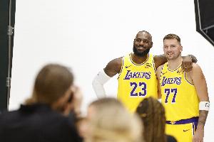 东契奇连续两场40+ 上一位做到的湖人球员是2022年12月的詹姆斯