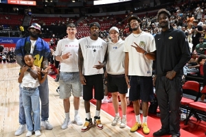 皮尔斯：湖人辅助阵容不行&詹姆斯40岁了 没有大交易则冲冠无望