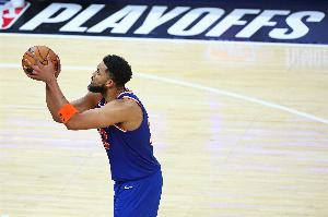 外线一球不开！唐斯半场8中3&三分5中0拿到7分10板2助