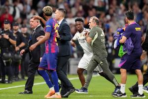 还原国家德比冲突：佩德里引爆火药桶，亚马尔两度被警告话太多！