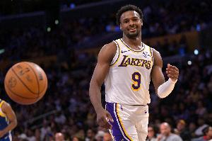 有亮点！布朗尼反击妙传助攻范德比尔特扣篮得分