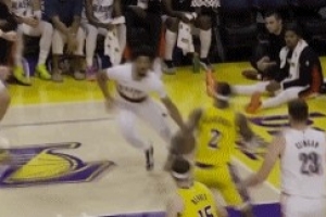 石破天惊！谢顿-夏普底线突破 腾空暴起单臂劈扣