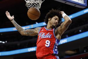 纳斯：本场是乌布雷作为76人的代表作之一 他从一开始就表现出色