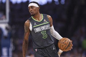 芬奇：麦丹打得非常自如 进攻端做出了很棒的决策效率极高