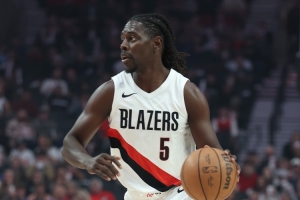 还是定海神针！霍勒迪16中10砍下27分5篮板8助攻2抢断