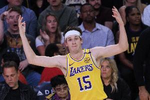 太强了！里夫斯开季前5场达成150分50助攻 湖人队史首人