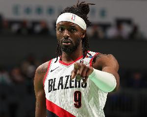 替补专注得分！格兰特半场8中4&三分5中3拿全队最高16分