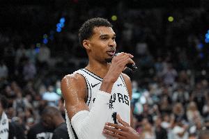 文班亚马：我真的不在乎个人荣誉 若获得DPOY说明我帮助了球队